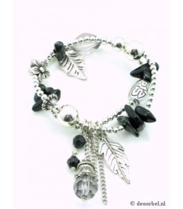 Zilverkleurige halsketting met bedels en bijpassende armband