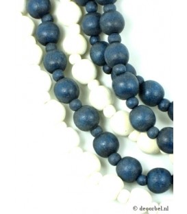 Blauwe met witte houten kralen halsketting