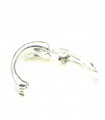 Zilverkleur oorclips met ribbel patroon