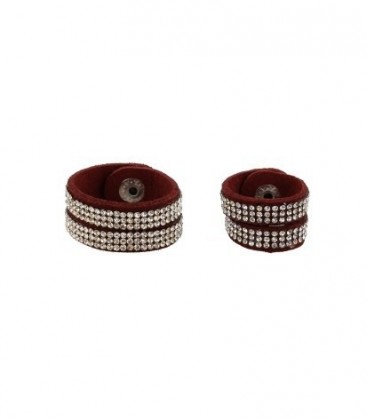 Donkerrode scarvelets met studs en heldere strass steentjes