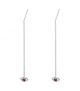 Zilverkleurige oorbellen met als hanger een oog en rood strasssteentje