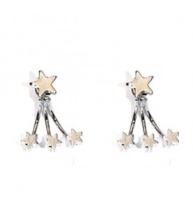Zilverkleurige oorknopje met een ster en als hanger van 3 sterren