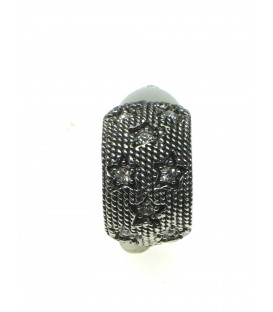 Mooie oorclips in zilverkleur met heldere strass steentjes