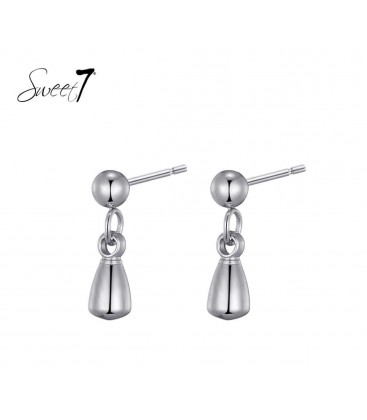 Zilverkleurige kleine oorbellen gemaakt van stainless steel