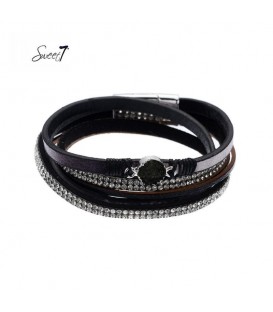 zwarte leren armband met kleine strass steentjes en andere details