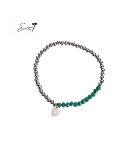 Elastische armband met zilverkleurige en groene kralen