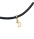 Zwarte trendy choker met hanger in de vorm van een goudkleurig maandje.