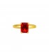 Goudkleurige ring met rode vierkante steen (18)