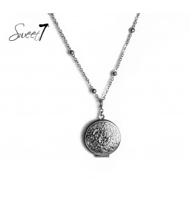 Lange zilverkleurige ketting met ronde hanger die open kan