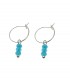 Trendy zilverkleurige oorringen met 3 turquoise kraaltjes