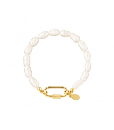Armband met zoetwaterparels en goudkleurige ovale sluiting