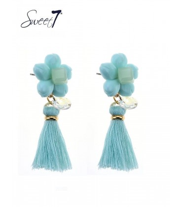 Mint groene oorhangers met bloem en kwast