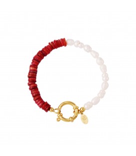 armband met parels,rode kralen en goudkleurige sluiting