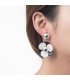 Zwart met witte bloemvormige oorclips van Belle Miss