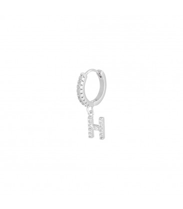 Zilverkleurige oorbel met steentjes en hanger met de letter H