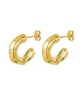 Goudkleurige oorbellen versierd met groene zirkoonsteentjes