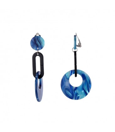 Blauw gekleurde oorclips met een zwart element in het midden