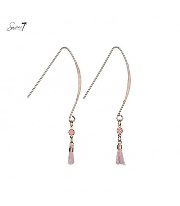 Mooie roze oorhangers met steentje en een klein kwastje