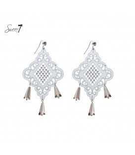 Zilverkleurige oorhangers met heldere kralen en strass steentjes