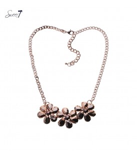 Rosegoudkleurige ketting met drie bloemen