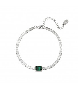 zilverkleurige armband met een vierkante groene steen