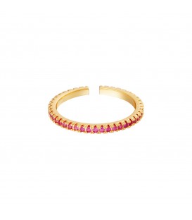 goudkleurige ring met een rij van kleine rode zirkoonsteentjes