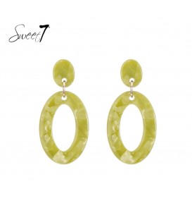 groene oorhangers met ovale hanger van sweet 7 - opvallende en trendy accessoire