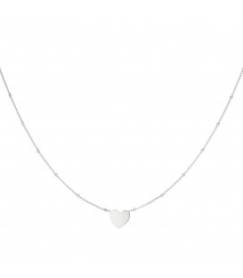 Zilverkleurige ketting met een hart