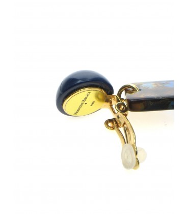Blauw gekleurde oorclips met een effen blauw oorstukje