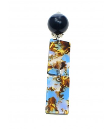 Blauw gekleurde oorclips met een dubbele hanger en een effen blauw oorstukje