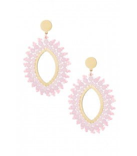Roze glas kralen oorhangers met een goudkleurig oorstukje