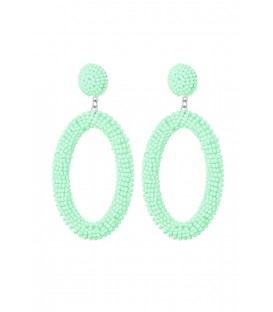 Mint groene langwerpige oorhangers met glas kralen