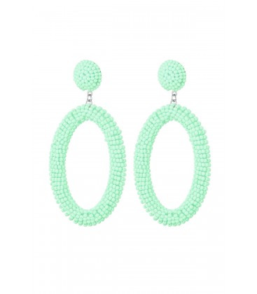 Mint groene langwerpige oorhangers met glas kralen
