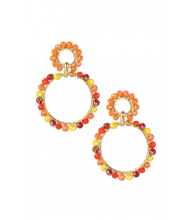 Goudkleurige oorhangers met oranje gekleurde glas kraaltjes