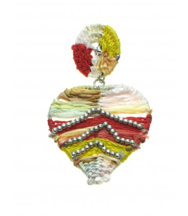 Gekleurde oorbellen met hartvormige hanger en raffia