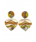 Gekleurde oorbellen met hartvormige hangers en raffia