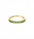 Goudkleurige ring met een rij van groene zirkoonsteentjes