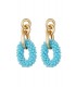 Licht blauwe glas kralen oorhangers met goudkleurige ringen