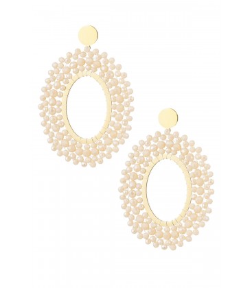 Beige glas kralen oorhangers van 3 rijen met een goudkleurig oorstukje