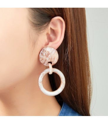 Beige gekleurde oorclips