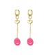 Goudkleurige oorhangers met een hartje en een fuchsia roze smiley