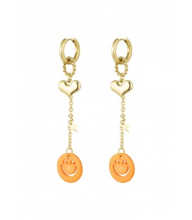 Goudkleurige oorhangers met hartje en een oranje smiley