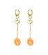Goudkleurige oorhangers met hartje en een oranje smiley