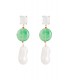 Groene oorhangers met een witte imitatie parels