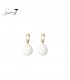 Witte oorhangers met een cat eye steen