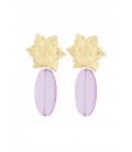 Paarse oorhangers met een goudkleurige bloem