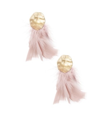 Roze oorhangers met stof en een veer