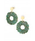 Groene glas kralen oorhangers met een goudkleurig detail