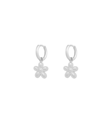 Zilverkleurige bloemen oorhangers
