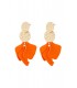 Oranje oorhangers met goudkleurige accenten